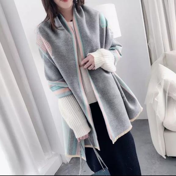 ⭐ Elegant Cashmere Shawl ⭐ - Picture 6 of 7